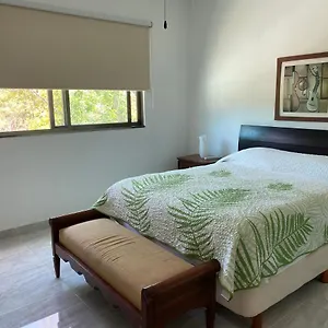 Homestay Closetoairport, Cancun